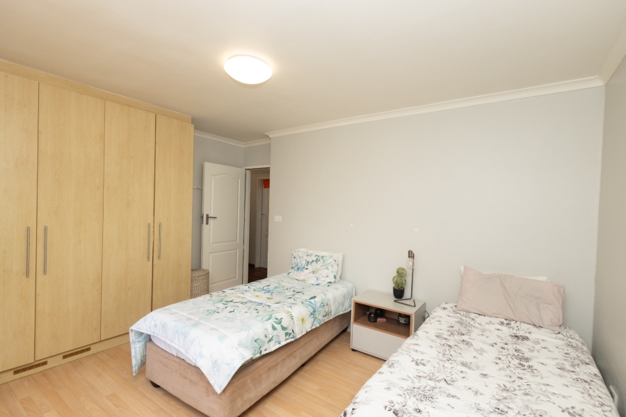 To Let 5 Bedroom Property for Rent in Vierlanden Western Cape